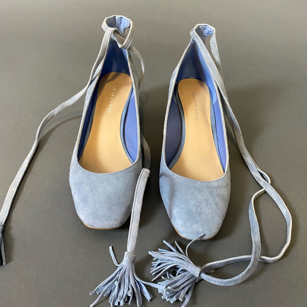 Saks off 5th cute blue heels with a tie!
